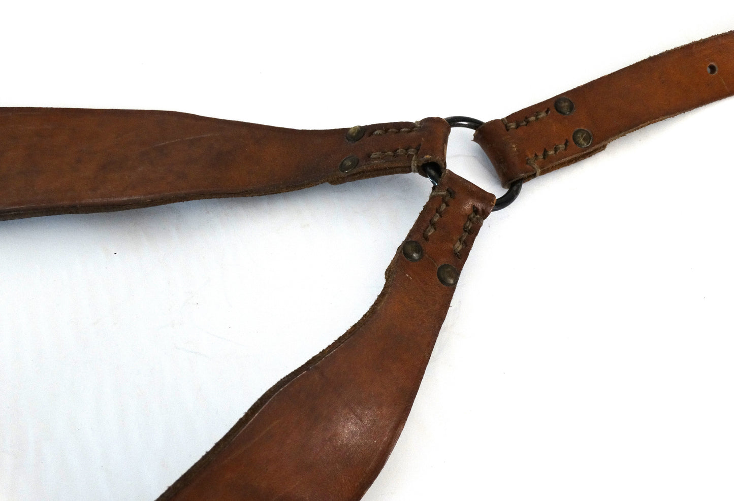 Brelage complet MAS-36 cuir.
Zoom sur anneau de bretelles