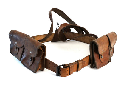 Brelage complet MAS-36 cuir.
Vue intégrale de face, bretelle non tenu