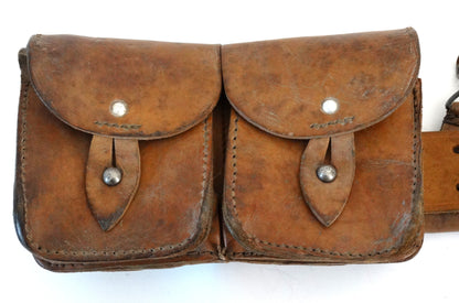 Brelage complet MAS-36 cuir.
Zoom avant cartouchière fermé droite.