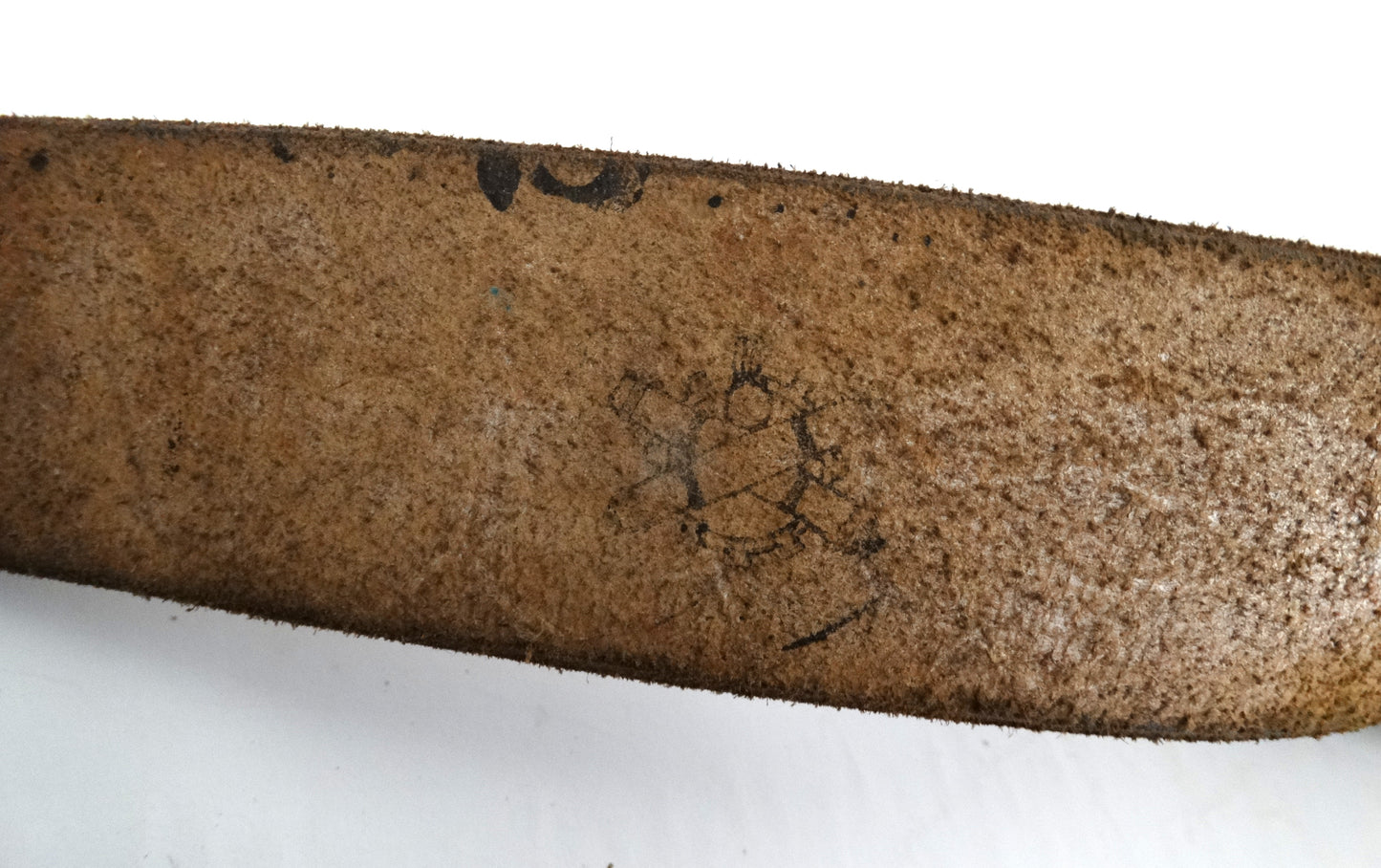 Brelage complet MAS-36 cuir.
Zoom sur marquage ceinturon.