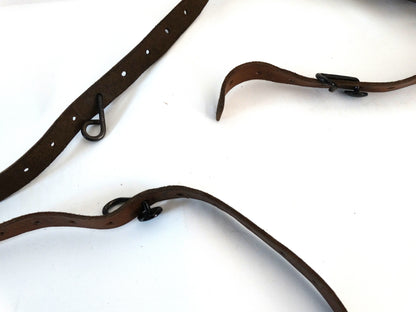 Brelage complet MAS-36 cuir.
Zoom sur anneaux d'accroche