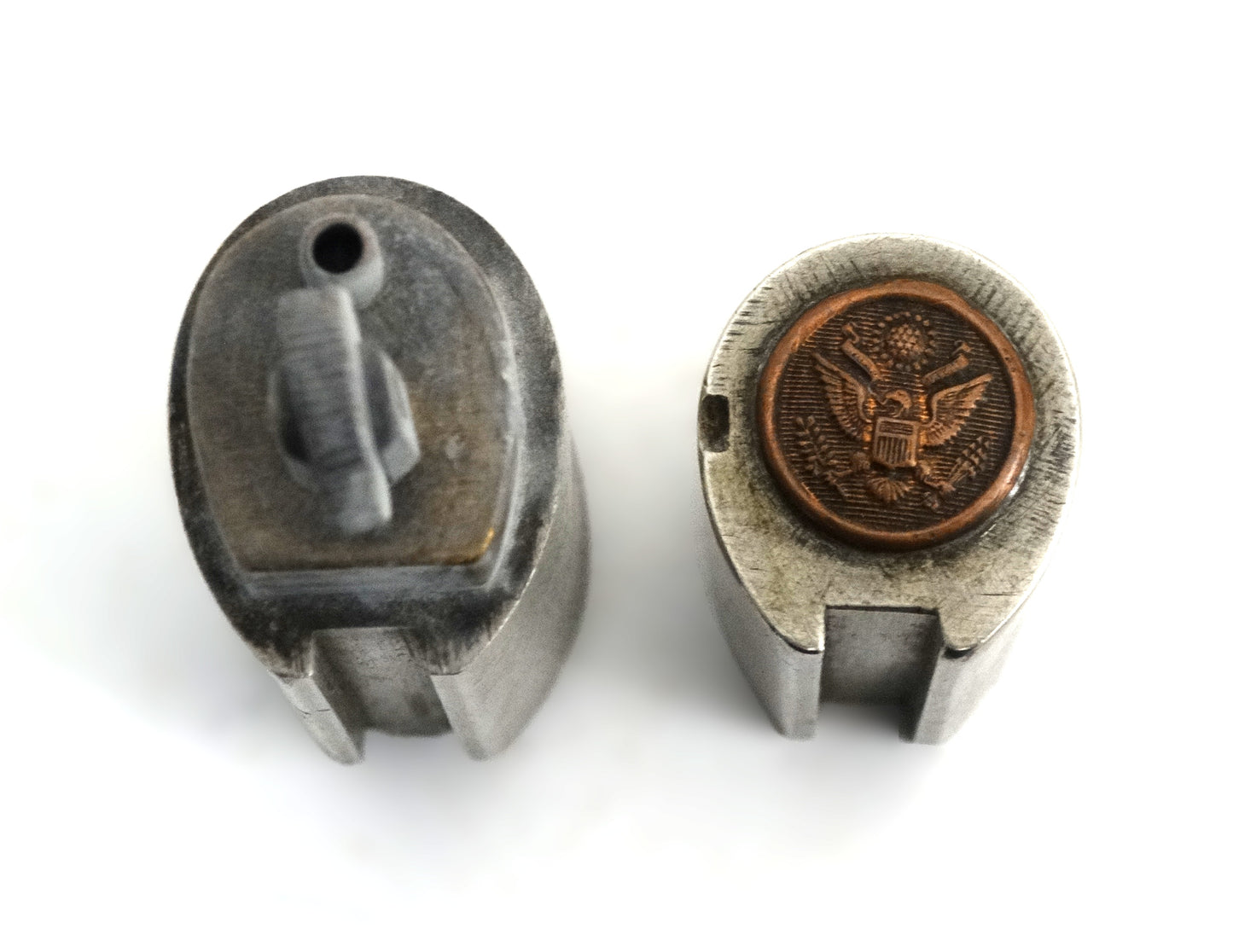 Briquet d’Art de Tranchée WWI – Manche de Baïonnette Rosalie Française & Aigle USA – Réalisation Troupes Américaines en France.
Vue intégrale du dessus.