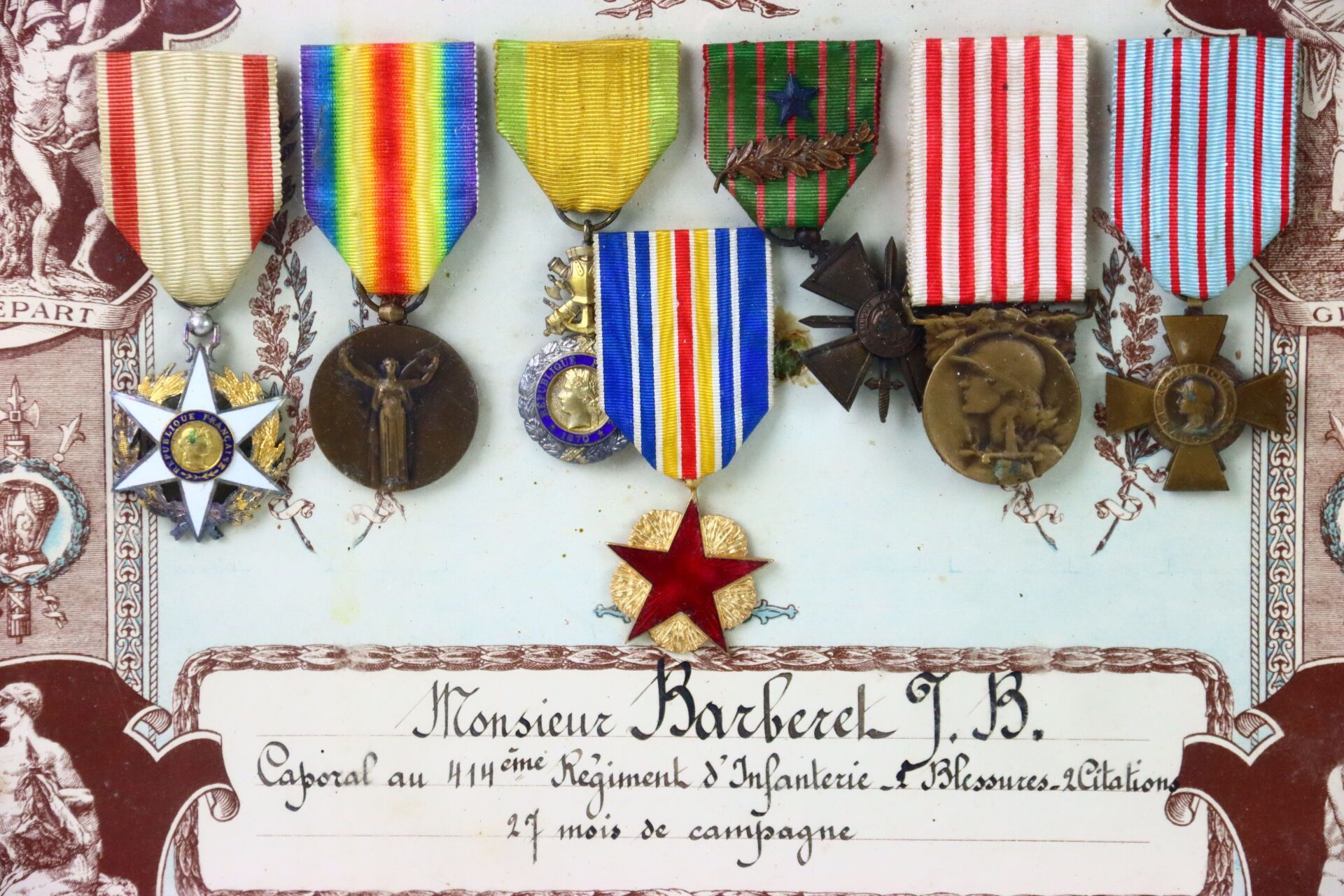 En mémoire de la Grande Guerre – Caporal Barberet J.-B., 414e Régiment d’Infanterie.
Zoom sur les  7 médailles.
