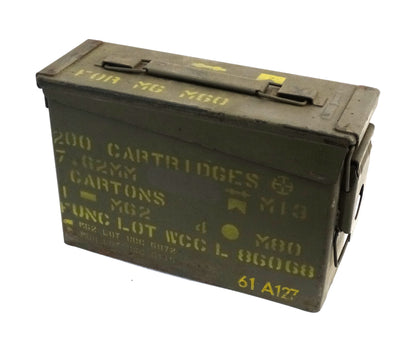 Caisse de Munitions US Cal. 7.62 mm – Caisse Historique Militaire – Surplus US Army. Vue intégrale 3/4 face fermé.