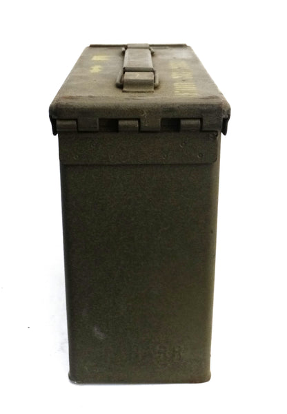 Caisse de Munitions US Cal. 7.62 mm – Caisse Historique Militaire – Surplus US Army. Vue intégrale latéral.