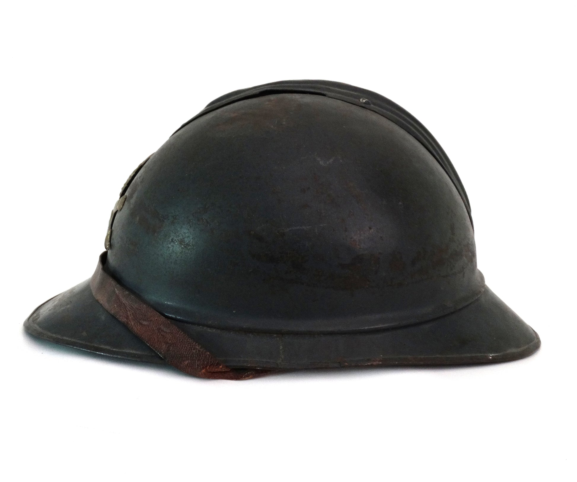 Casque Adrian 1915 Artillerie – Attribut Laiton – Intérieur Bleu Horizon Original – WW1.
Vue intégrale coté gauche.