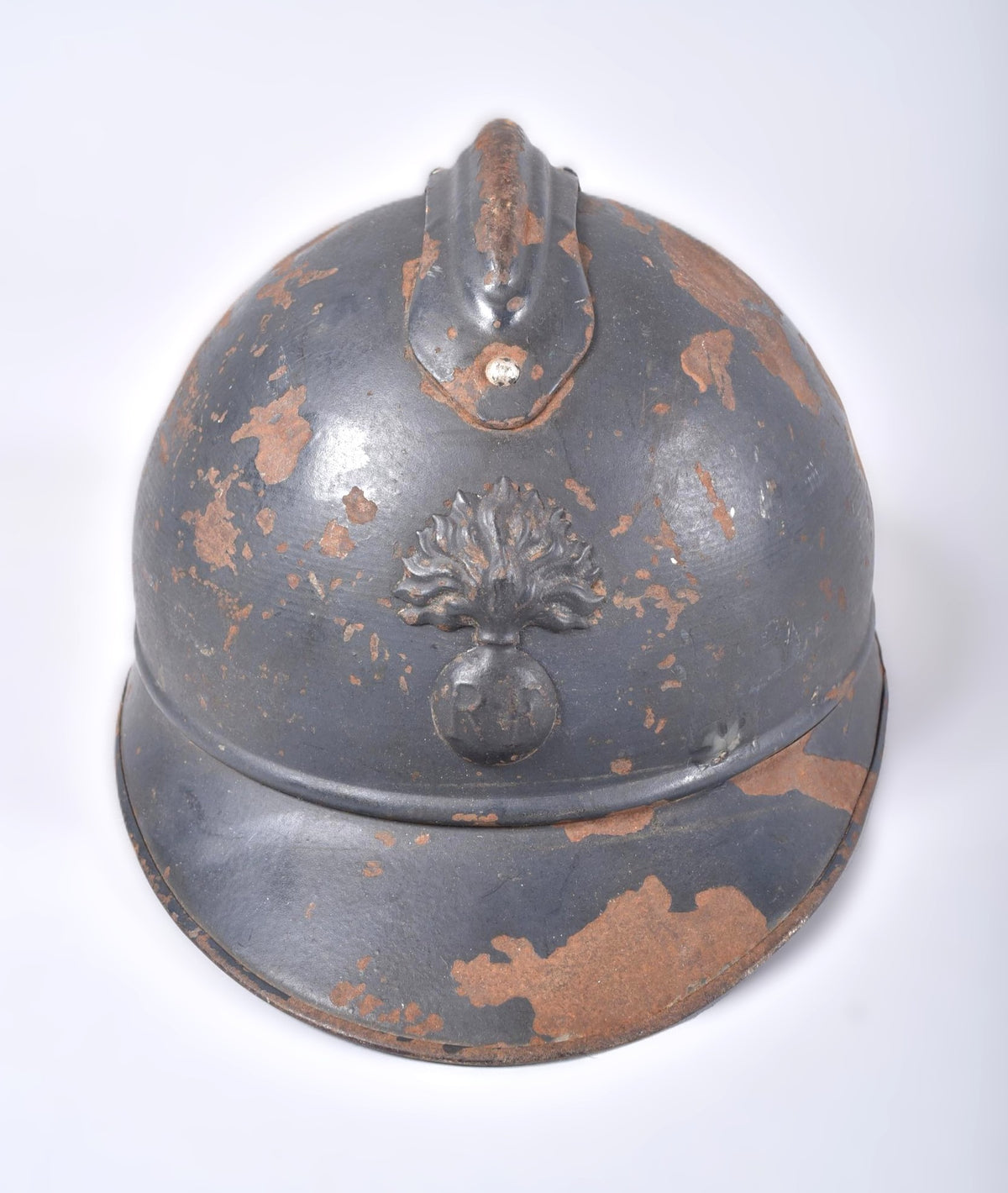 Casque Adrian M15 Infanterie – Coque taille B | 14-18.
Vue intégrale face A