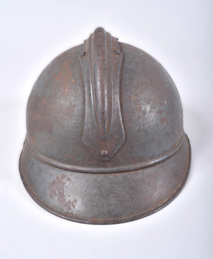 Casque Adrian modèle 1915 – Service de santé, attribut de képi de grande tenue.
Vue intégrale face B