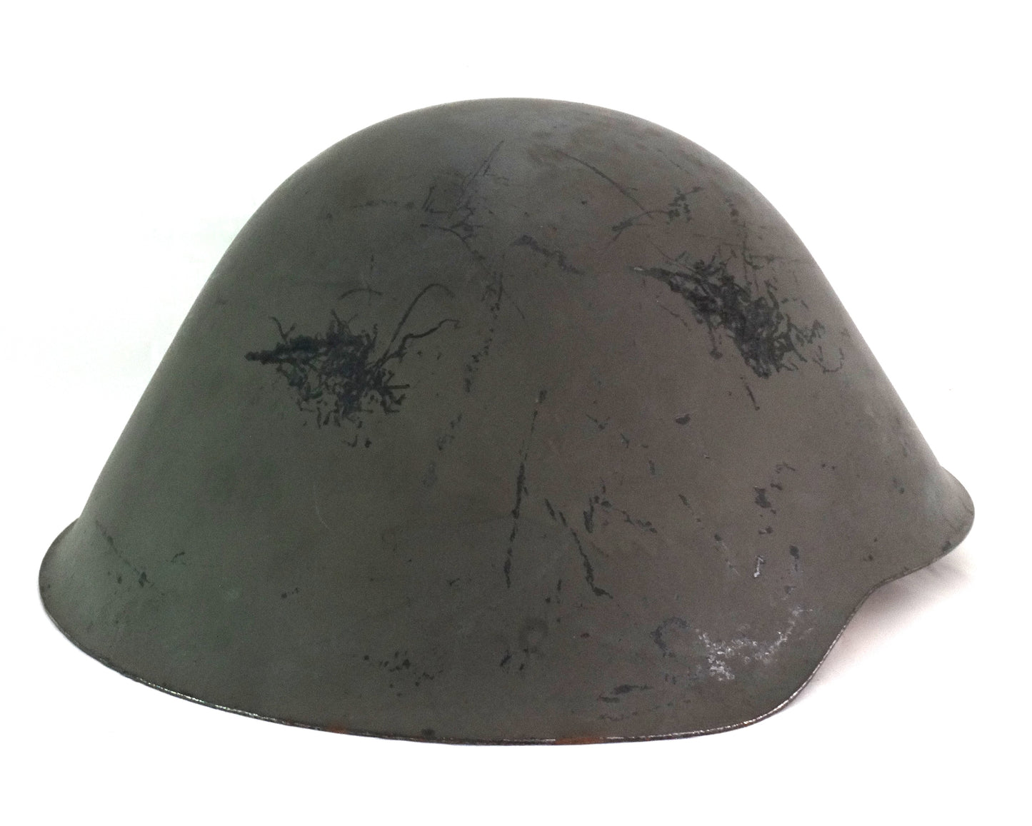 Casque RDA M56 en acier avec couvre-casque | Allemagne de l'Est.
Vue intégral coté droit sans couvre casque.