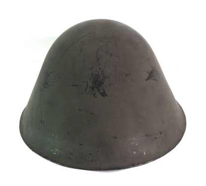 Casque RDA M56 en acier avec couvre-casque | Allemagne de l'Est.
Vue intégral de dos sans couvre casque.