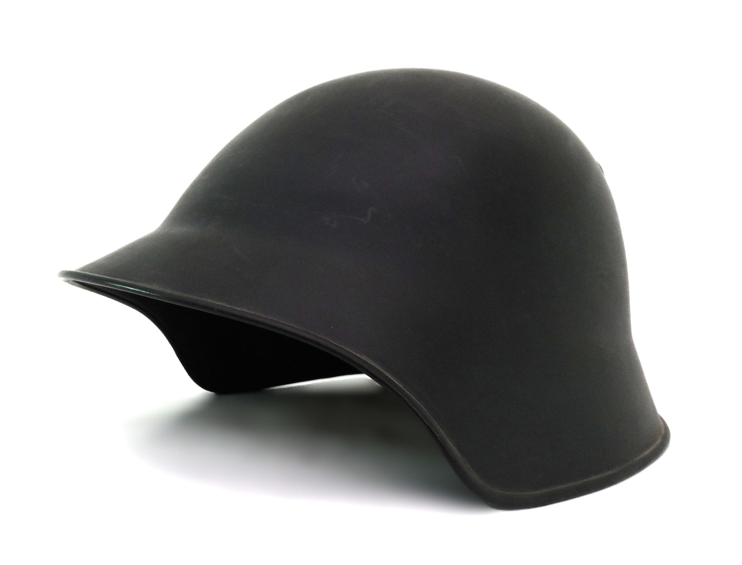  Casque Suisse Modèle 1840 – Coque Acier Noire.
Vue intégrale 3/4 face.
