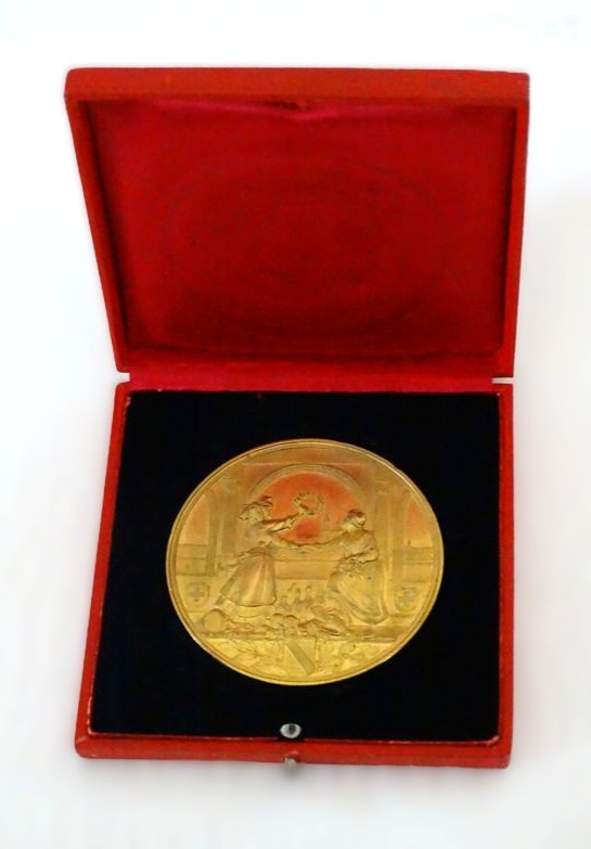 Coffret Medaille pour service rendu - Restauration militaire - Strasbourg 1900.
Vue intégrale dans coffret