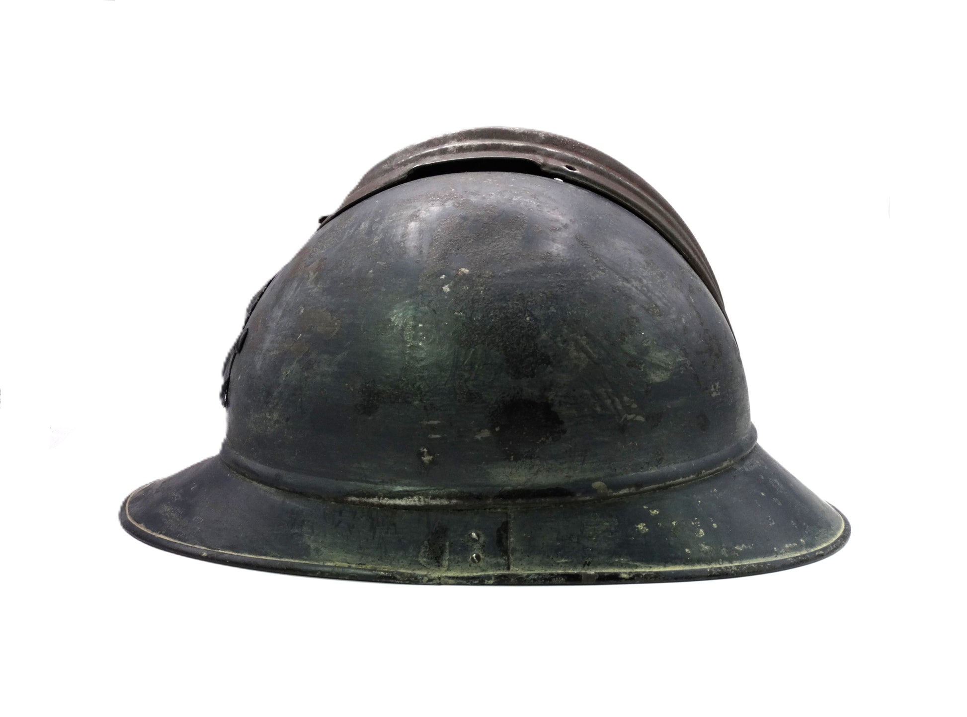 coque casque Adrian Modèle 1915 est équipée de son insigne frontal d’artillerie et tampon du fabricant "Jouet de Paris". coté gauche