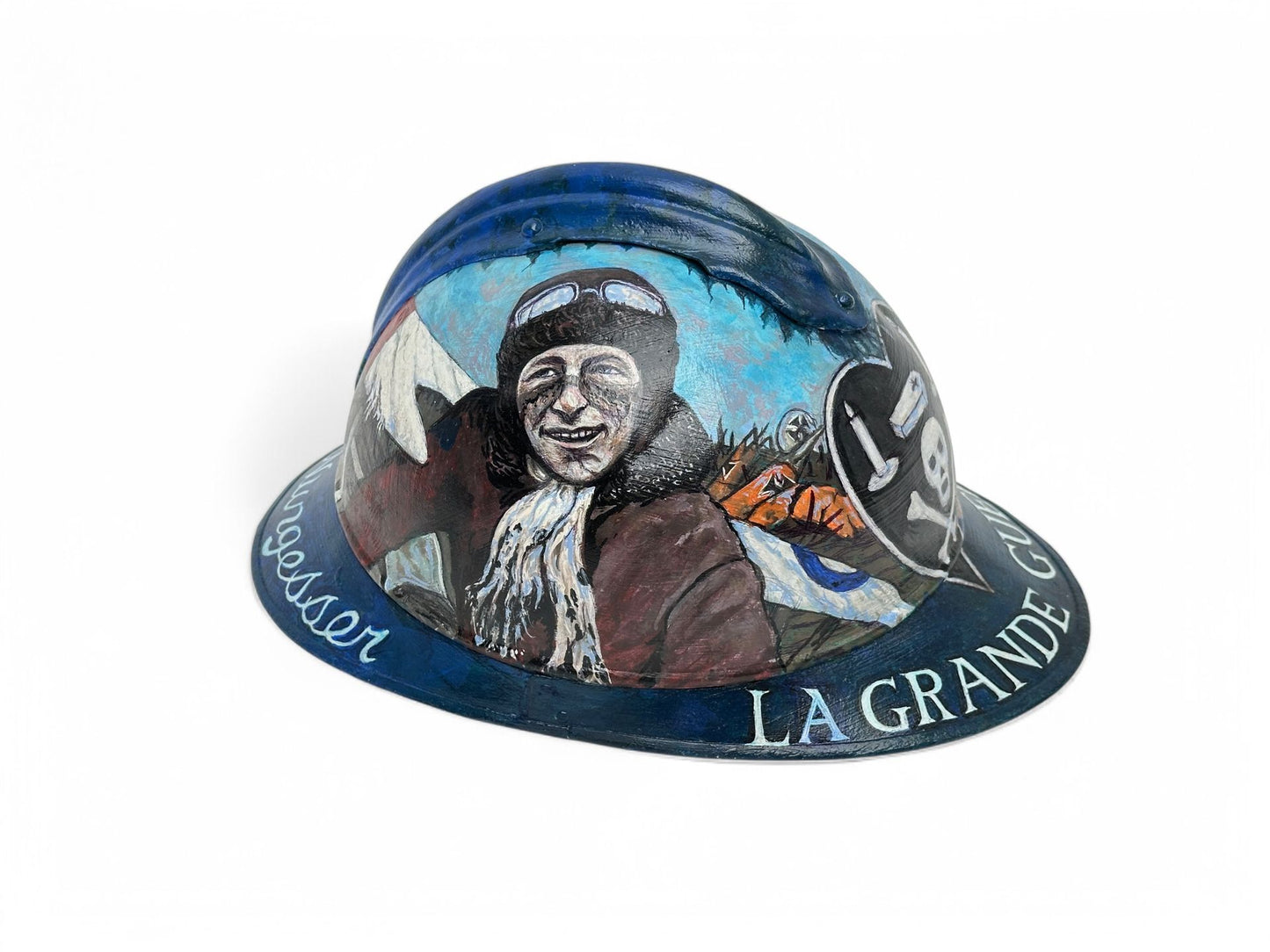 Coque de Casque Adrian Modèle 1915 – Peinture commémorative à Charles Nungesser (as de 14-18). Vue intégrale coté droit.