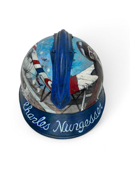 Coque de Casque Adrian Modèle 1915 – Peinture commémorative à Charles Nungesser (as de 14-18). Vue intégrale arrière.