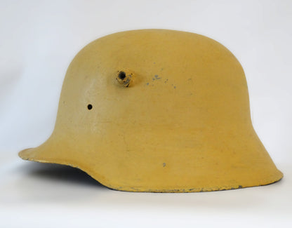 Coque de Casque Allemand M1916 – Stahlhelm WW1 – Vue intégrale coté gauche.
