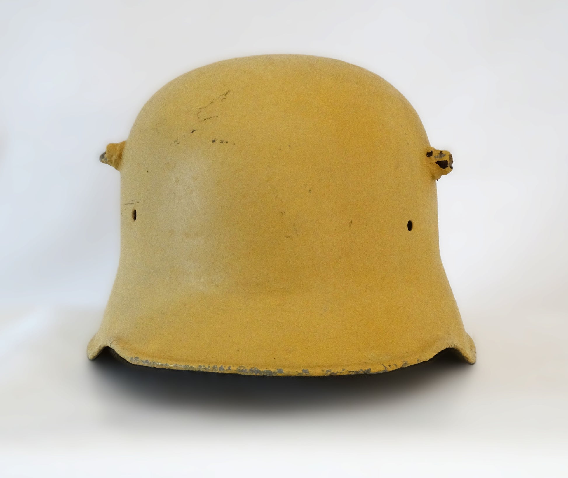 Coque de Casque Allemand M1916 – Stahlhelm WW1 – Vue intégrale de face.