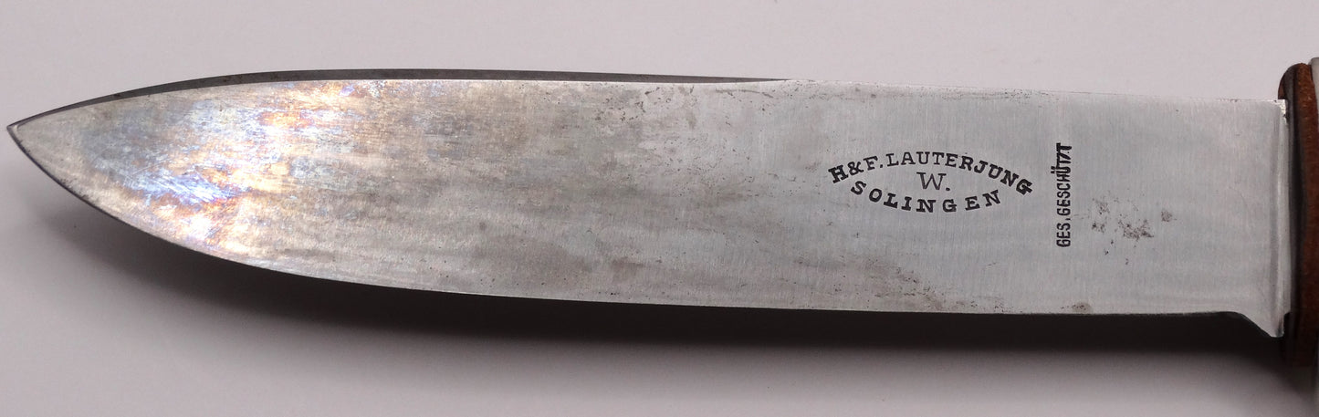 Couteau Hitlerjugend HJ 1933 Authentique H. & F. Lauterjung Solingen – Blut und Ehre.
Zoom sur lame face B.