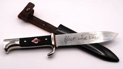 Couteau Hitlerjugend HJ 1933 Authentique H. & F. Lauterjung Solingen – Blut und Ehre.
Vue intégrale artistique.