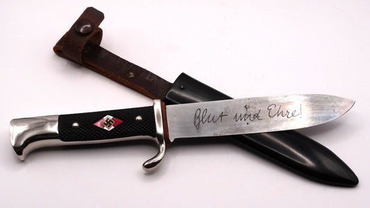 Couteau Hitlerjugend HJ 1933 Authentique H. & F. Lauterjung Solingen – Blut und Ehre.
Vue intégrale artistique.