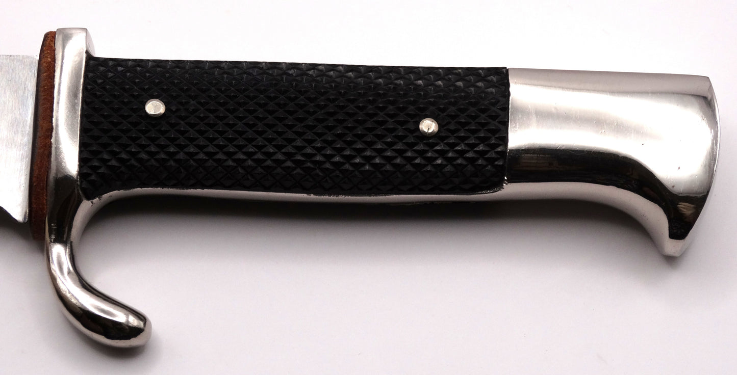 Couteau Hitlerjugend HJ 1933 Authentique H. & F. Lauterjung Solingen – Blut und Ehre.
Zoom sur manche face B.