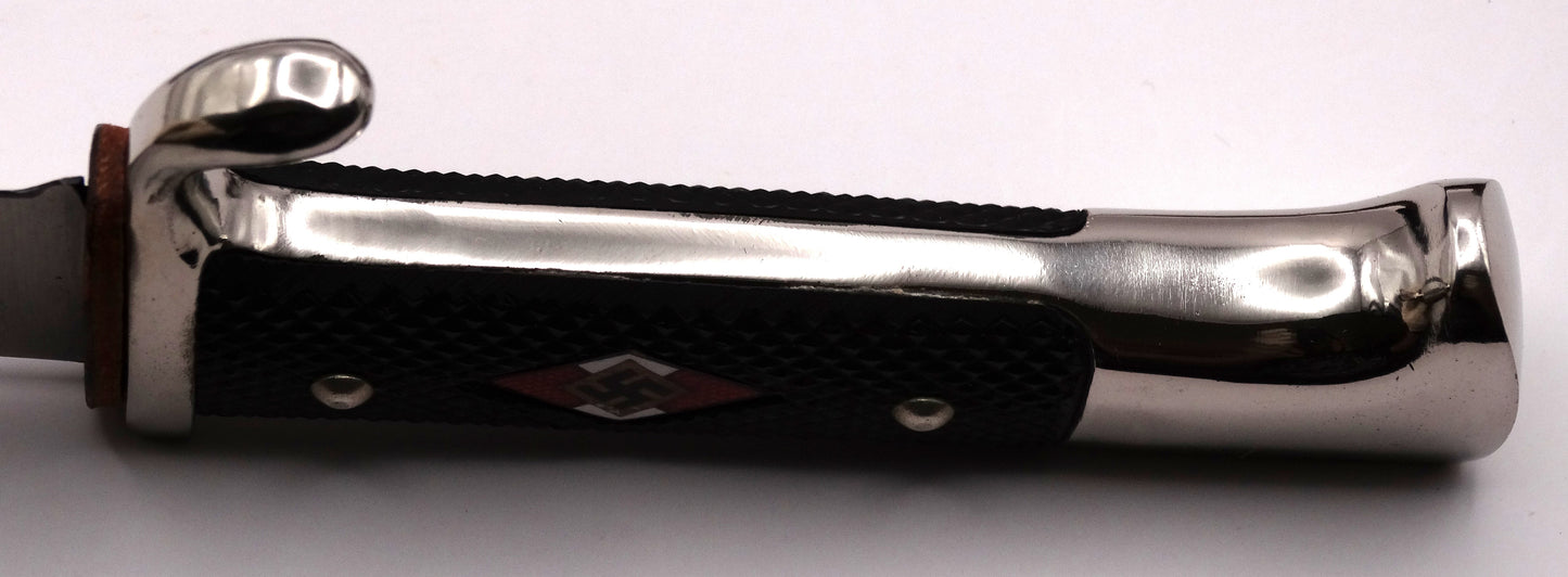 Couteau Hitlerjugend HJ 1933 Authentique H. & F. Lauterjung Solingen – Blut und Ehre.
Zoom sur manche face C.
