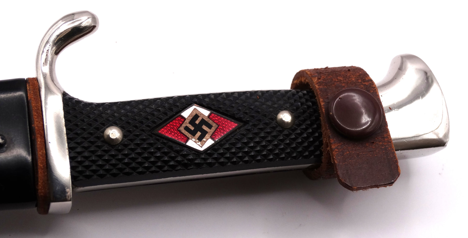Couteau Hitlerjugend HJ 1933 Authentique H. & F. Lauterjung Solingen – Blut und Ehre.
Zoom sur manche face A dans fourreau.