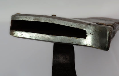 Couteau Hospital Corps M1905 | Springfield Armory USA.
Zoom sur garniture du dessus