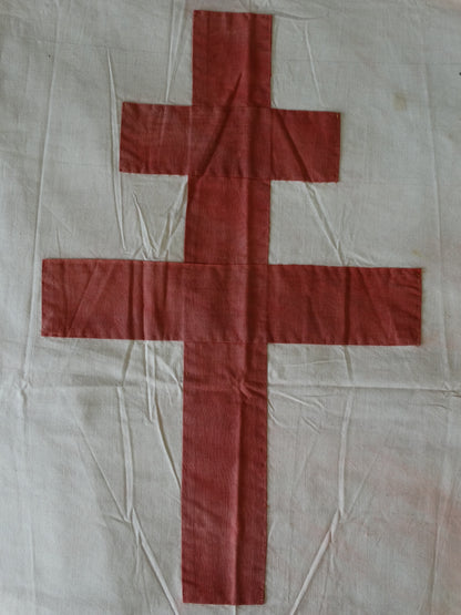 Drapeau France Libre tricolore – Croix de Lorraine cousue 195×135 cm . Zoom croix de lorraine coté recto.