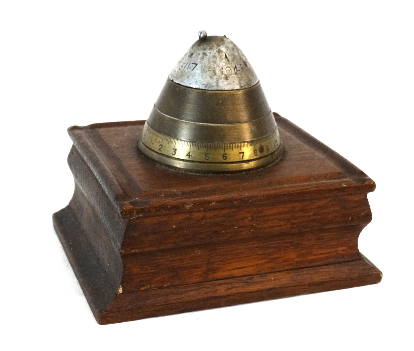 Encrier Trench Art WW1 – Fusée 75mm Modèle 1899/1915 Datée 1917.
Vue 3/4 face fermé.