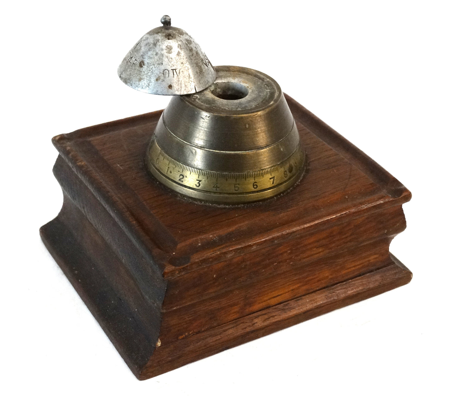 Encrier Trench Art WW1 – Fusée 75mm Modèle 1899/1915 Datée 1917.
Vue 3/4 face.