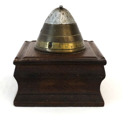 Encrier Trench Art WW1 – Fusée 75mm Modèle 1899/1915 Datée 1917.
Vue coté droit.
