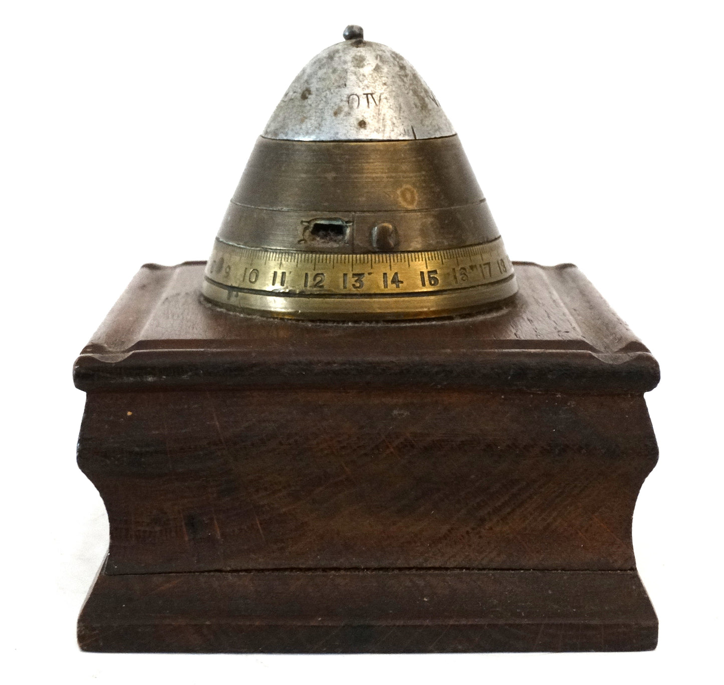 Encrier Trench Art WW1 – Fusée 75mm Modèle 1899/1915 Datée 1917.
Vue coté gauche.