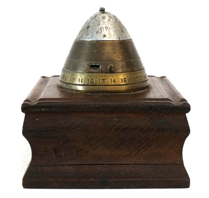 Encrier Trench Art WW1 – Fusée 75mm Modèle 1899/1915 Datée 1917.
Vue coté gauche.