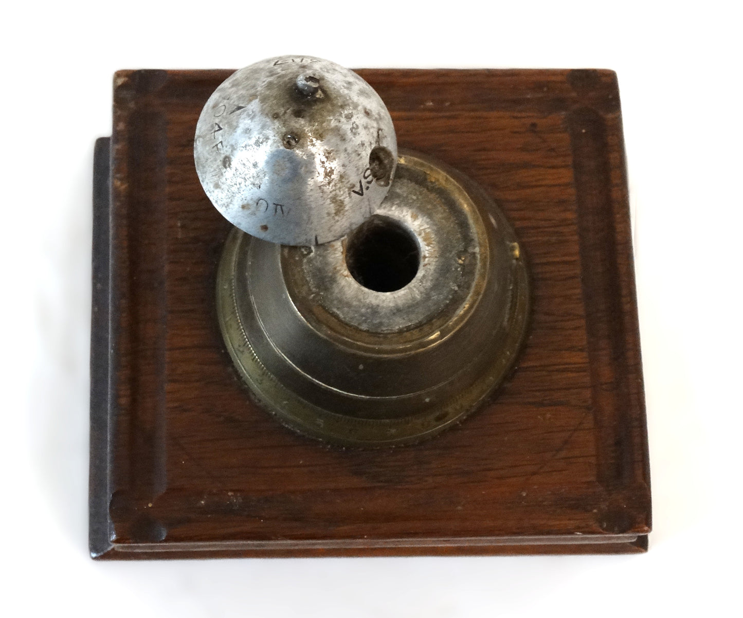 Encrier Trench Art WW1 – Fusée 75mm Modèle 1899/1915 Datée 1917.
Vue du dessus ouvert.