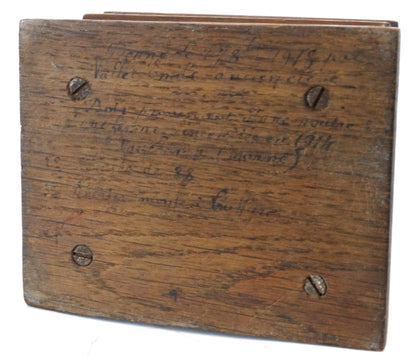 Encrier Trench Art WW1 – Fusée 75mm Modèle 1899/1915 Datée 1917.
Vue du dessous.