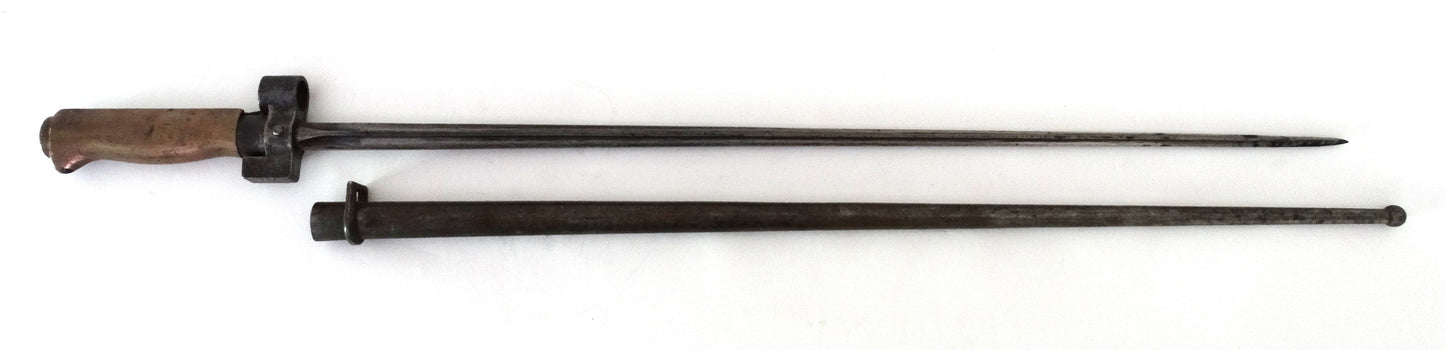 Épée-Baïonnette Lebel Modèle 1886/15 « Rosalie » - Première Guerre Mondiale.
Vue intégrale coté droit hors fourreau.