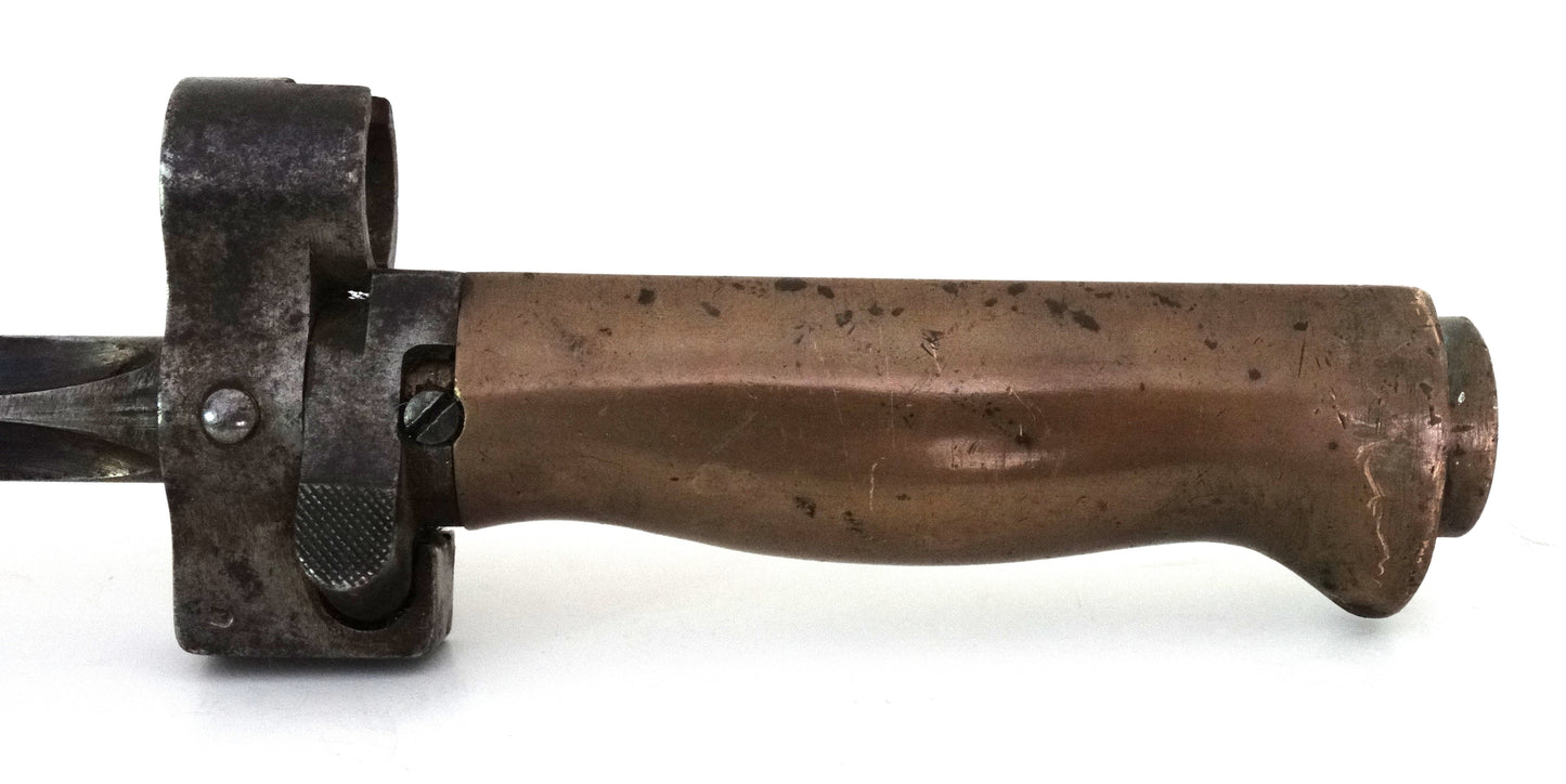 Épée-Baïonnette Lebel Modèle 1886/15 « Rosalie » - Première Guerre Mondiale.
Zoom sur poignée laiton face A