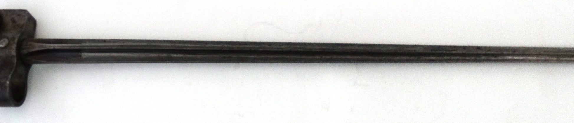 Épée-Baïonnette Lebel Modèle 1886/15 « Rosalie » - Première Guerre Mondiale.
Zoom sur lame cruciforme face A