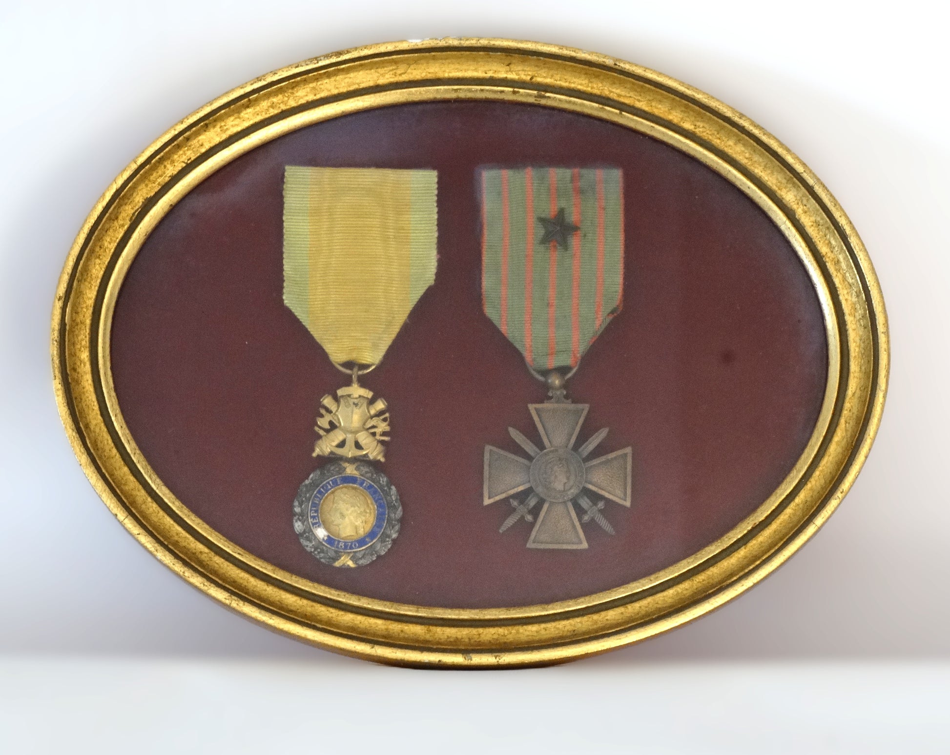2 Médailles militaire - Croix de guerre WWI. Vue intégrale de face.