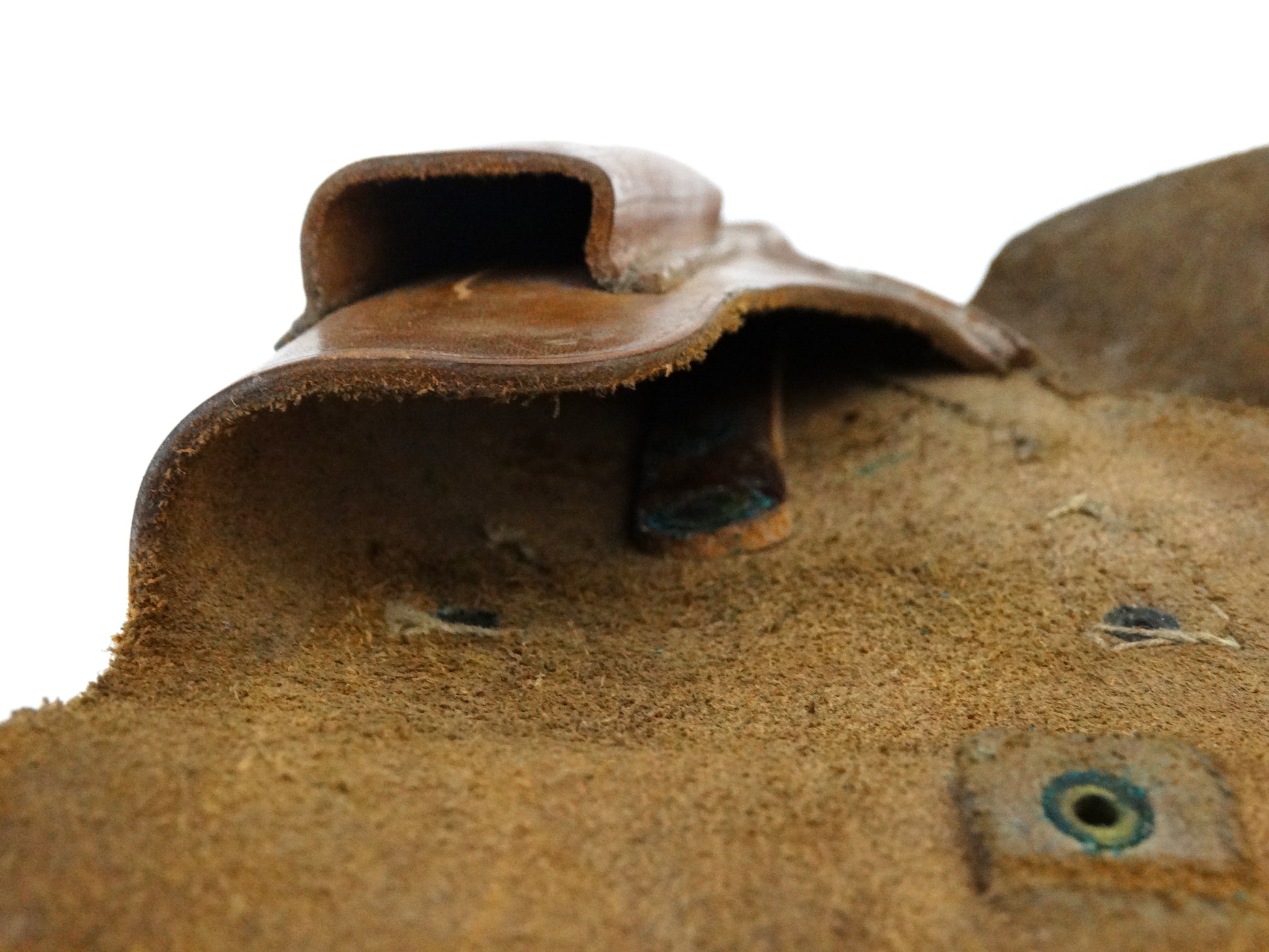 FRANCE – Holster MAC 50 1er type. Zoom sur intérieur du holster et son porte chargeur.