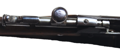 Fusil Lebel Modèle 1886-93 – Calibre d’origine 8×51 R – Manufacture de Tulle (1920).
Vue du dessus de la culasse ouverte avec numéro de série.