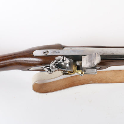 Fusil Modèle 1777 corrigé An IX – Réplique Historique.
Platine vue de haut et marquage.