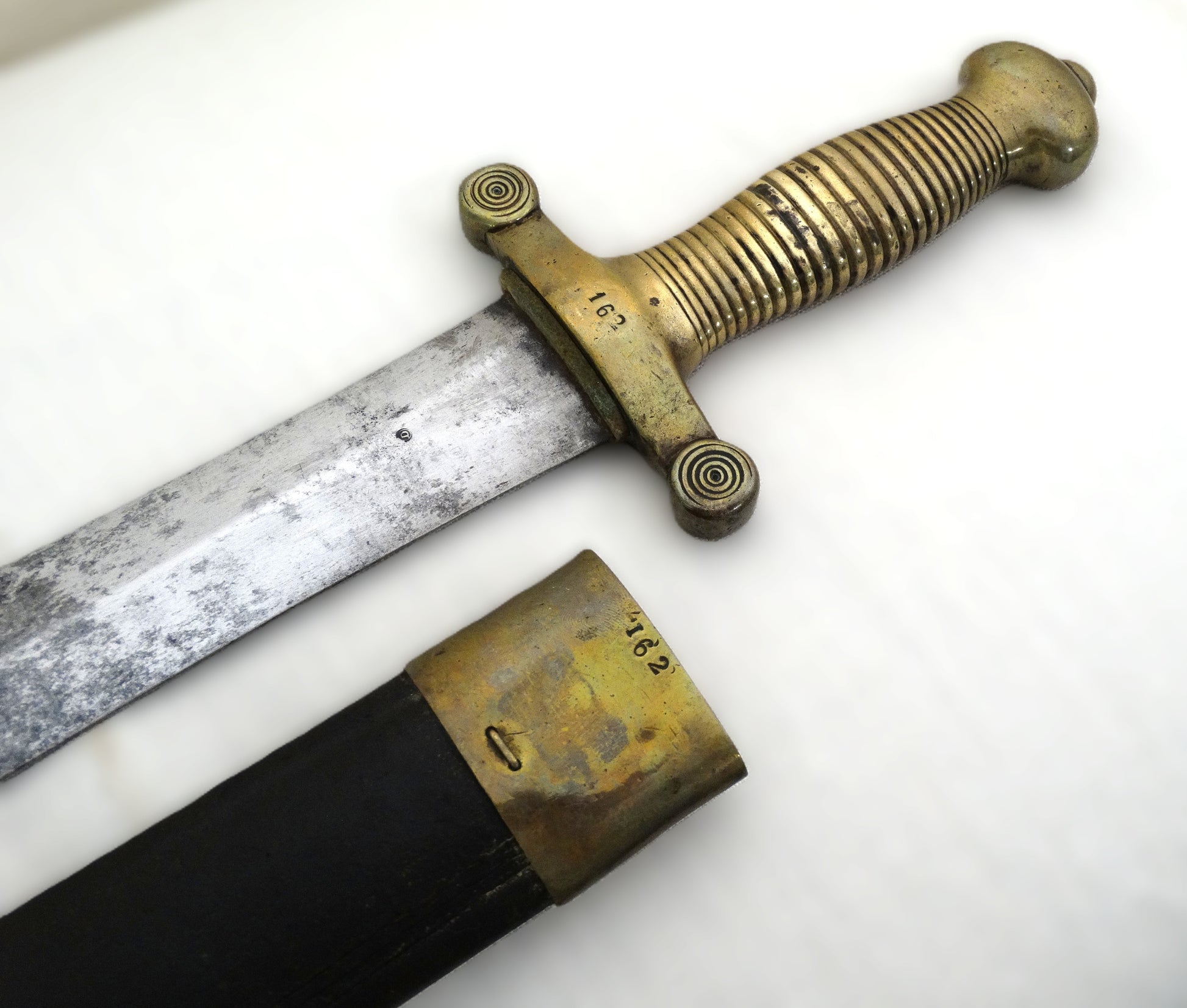 Glaive d’infanterie modèle 1831 – Fabrication JEAN – Garde et fourreau au meme numero