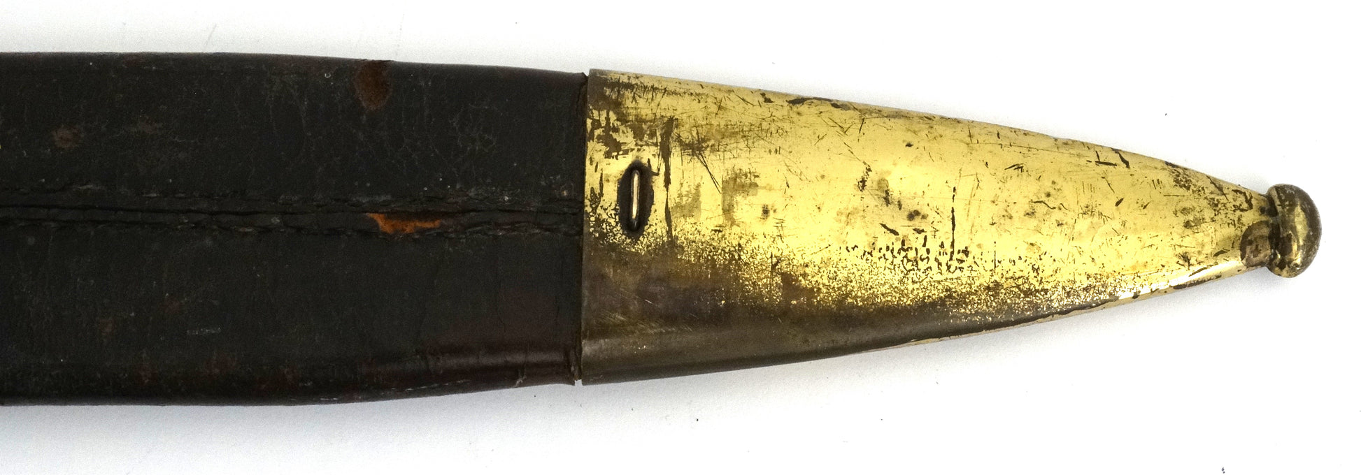Glaive d’infanterie modèle 1831 – Arme de collection française authentique.
Zoom sur pointe en laiton du fourreau.