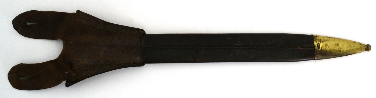 Glaive d’infanterie modèle 1831 – Arme de collection française authentique.
Vue intégrale fourreau coté verso.