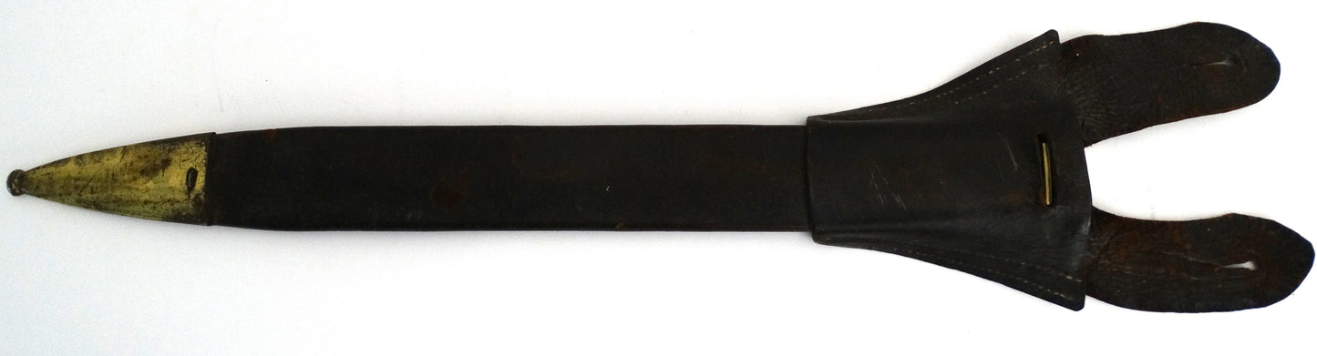 Glaive d’infanterie modèle 1831 – Arme de collection française authentique.
Vue intégrale fourreau coté recto.