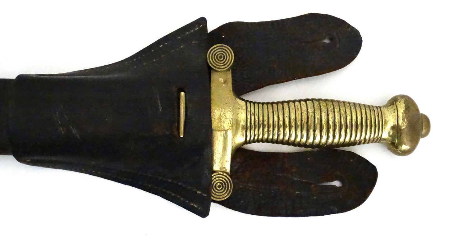 Glaive d’infanterie modèle 1831 – Arme de collection française authentique.
Zoom sur manche du glaive et son fourreau.