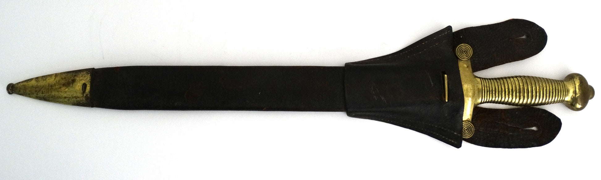 Glaive d’infanterie modèle 1831 – Arme de collection française authentique.
Vue intégrale glaive et son fourreau.