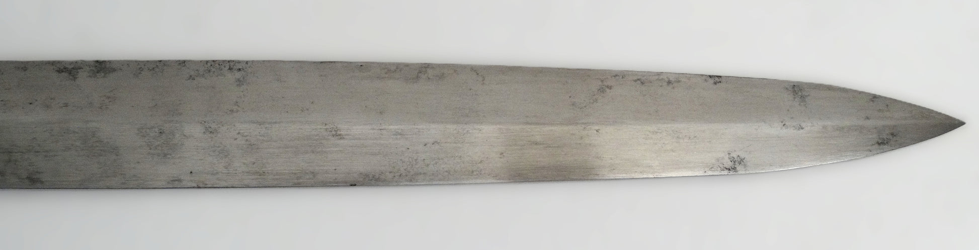 Glaive d’infanterie modèle 1831 – Arme de collection française authentique.
Zoom sur pointe de lame.